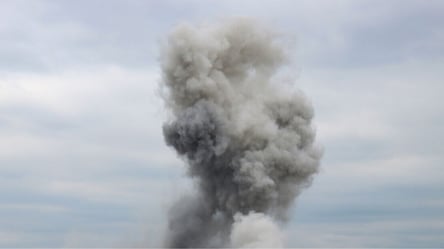 У Маріуполі пролунали вибухи: окупанти підняли авіацію - 285x160
