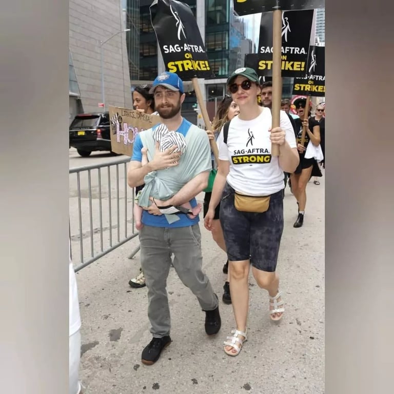 Деніел Редкліфф приніс новонародженого сина на голлівудський страйк - фото 3