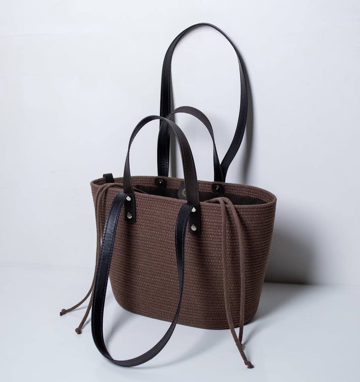 Сумка з рафії матиме оригінальний вигляд цим літом