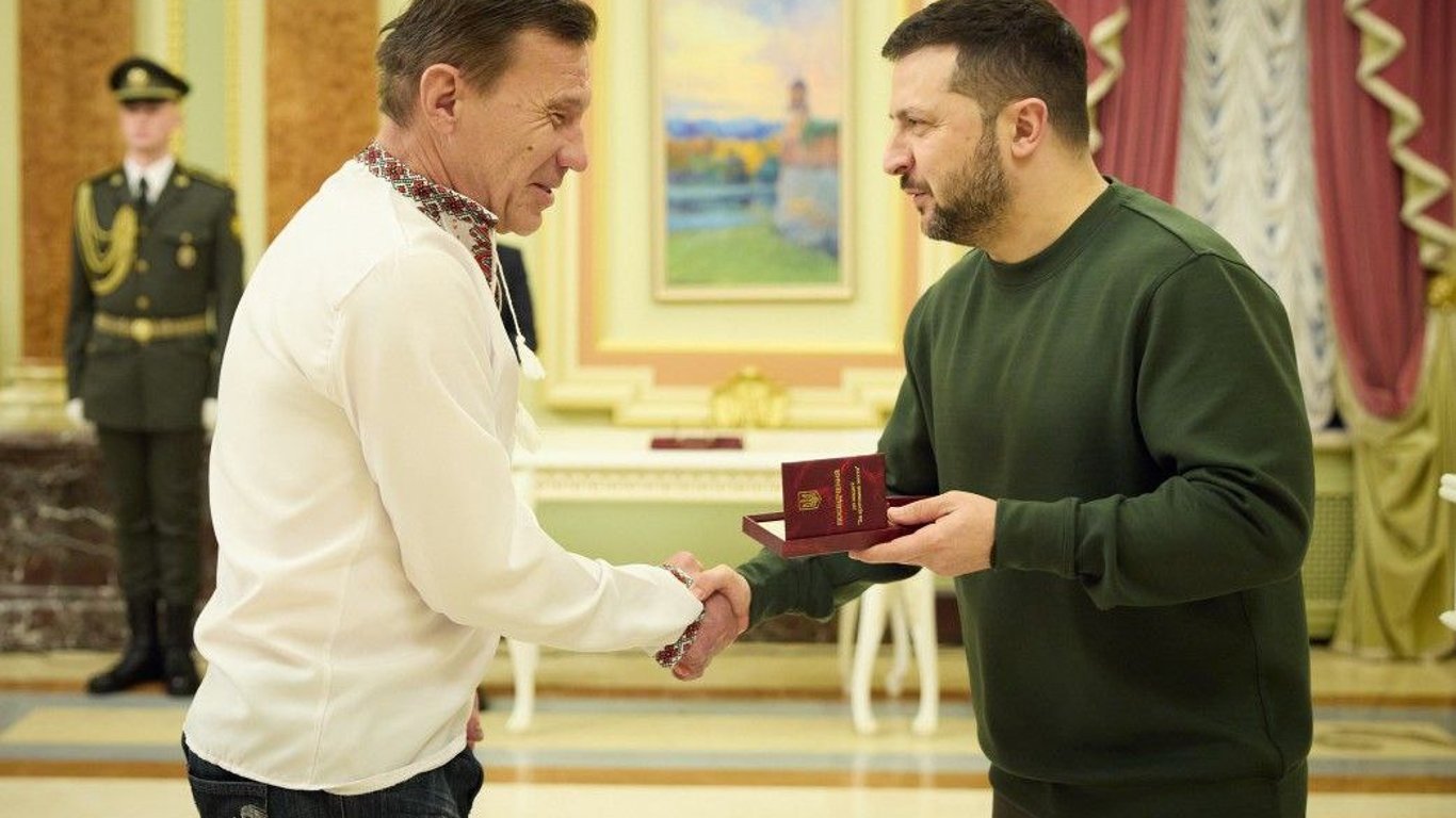 За врятоване життя — президент нагородив медаллю одеського комунальника