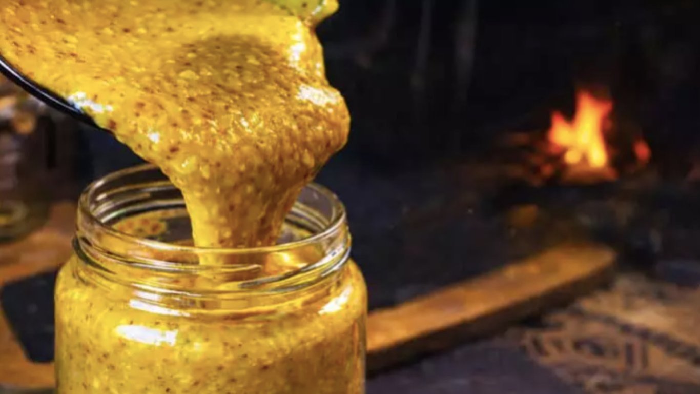 Вместо майонеза: соус, из-за которого салаты в ресторанах такие вкусные