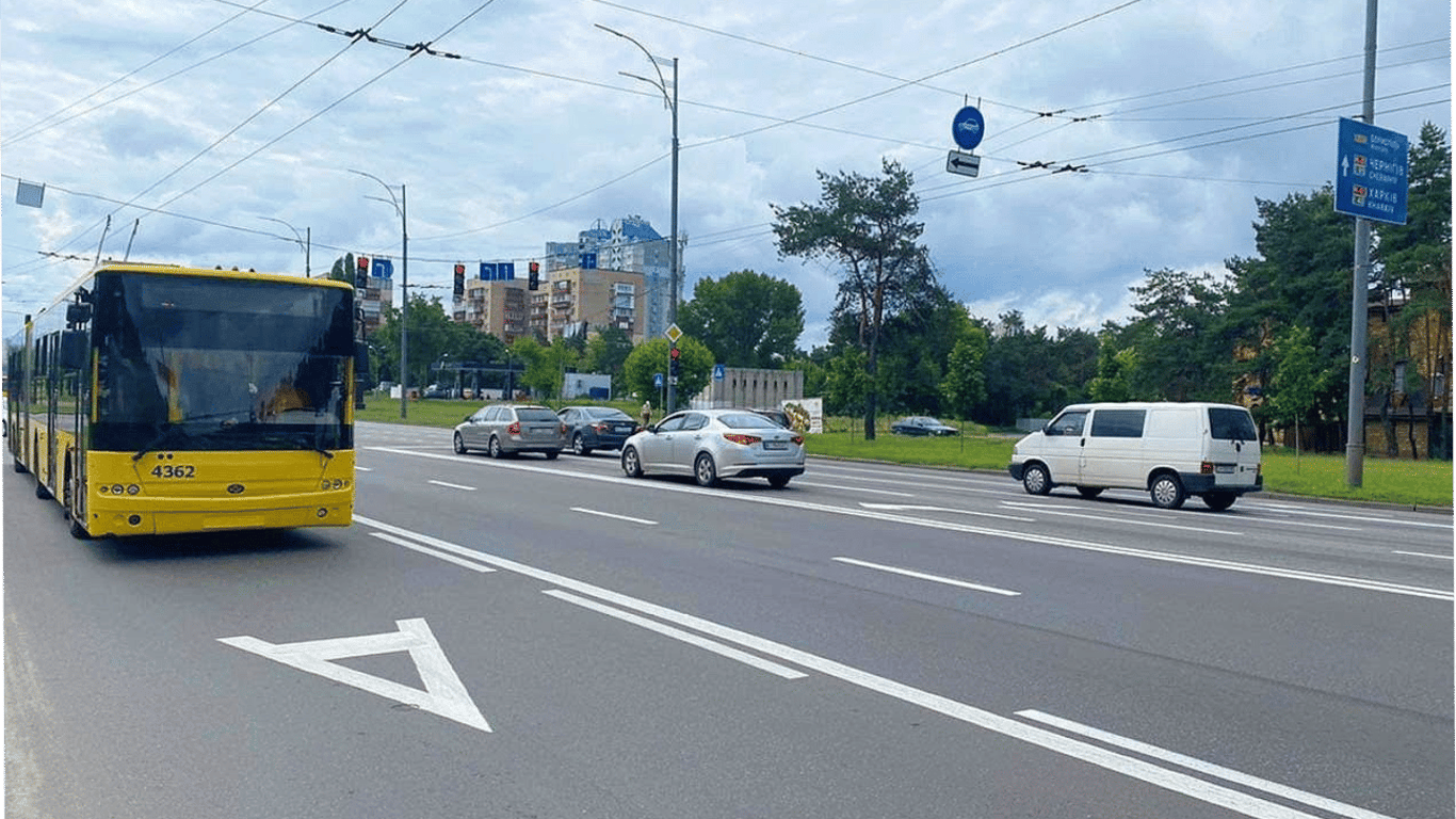 Новые полосы для общественного транспорта на дорогах Киева - что известно