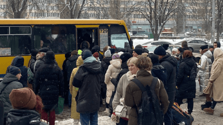 Зупинка громадського транспорту під час тривоги — що кажуть у Київраді - 285x160