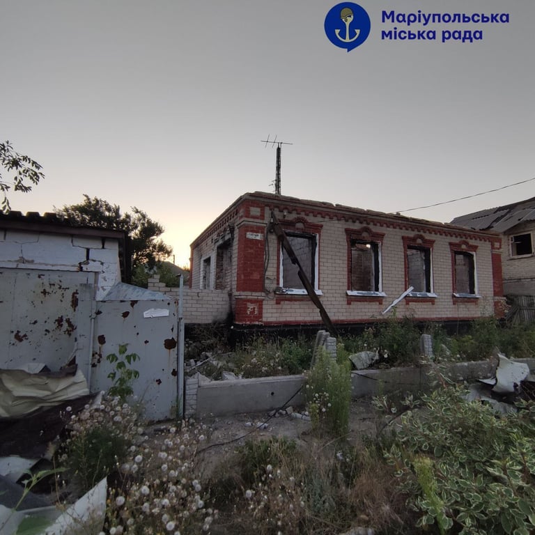 Разрушенные дома в Мариуполе