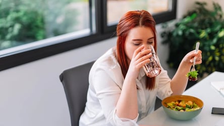 Пити чи не пити — як напої під час їжі впливають на травлення - 285x160