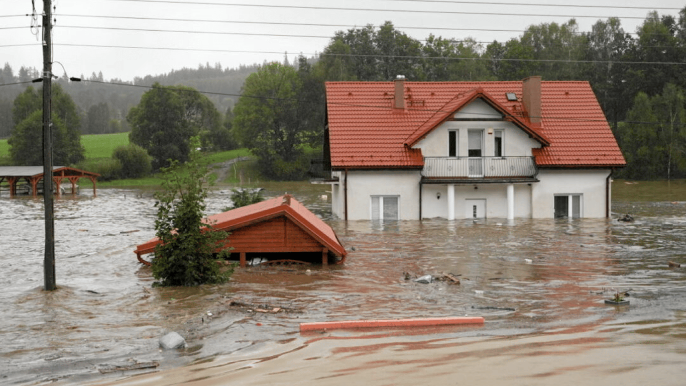 В Польщі прорвало ще одну дамбу — місцевих мешканців евакуюють