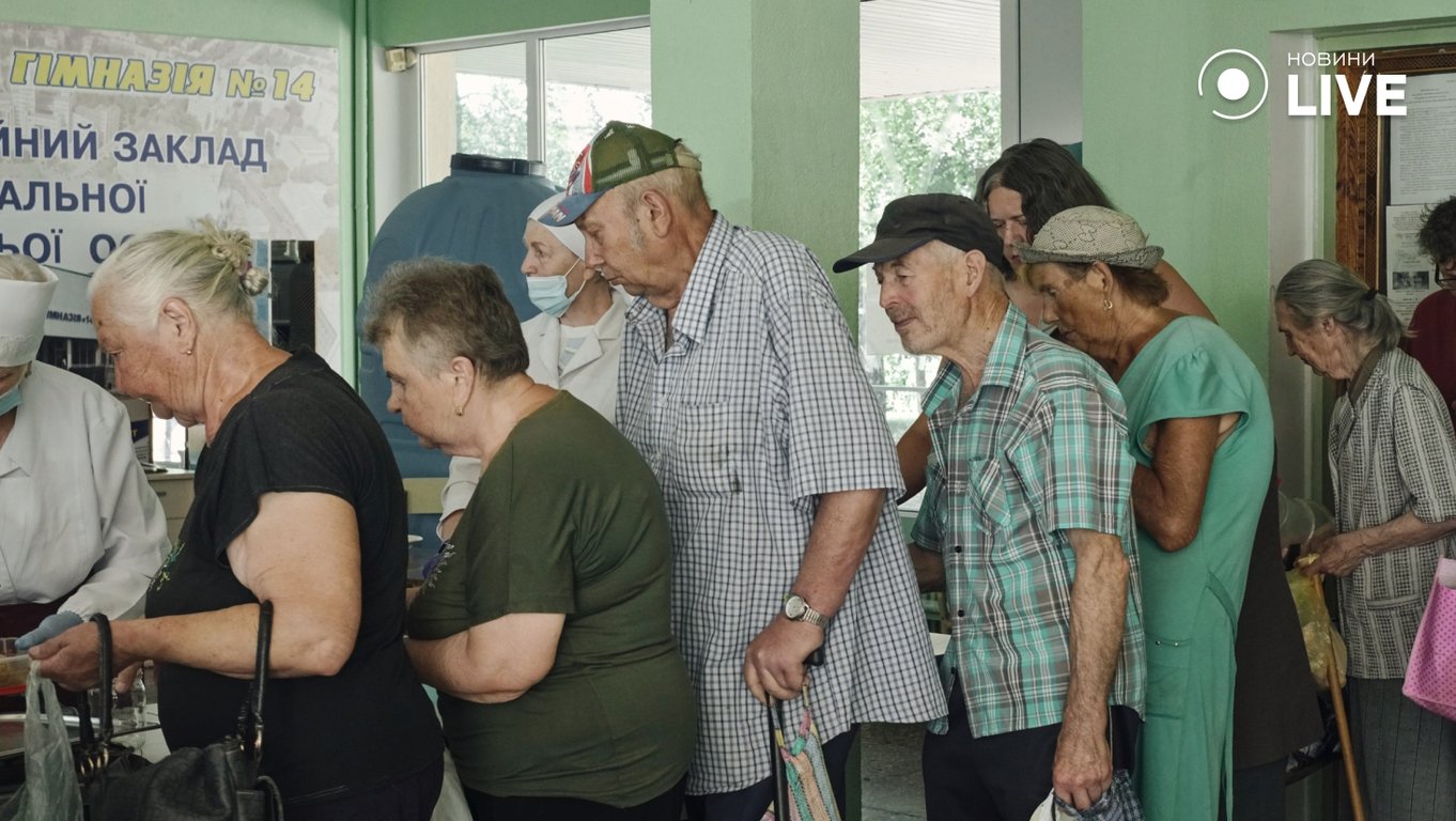 Роздача безкоштовних обідів у Харкові