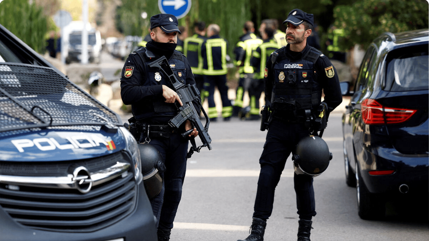 Испанская полиция рассказала детали конфискации похищенных из Украины старинных украшений