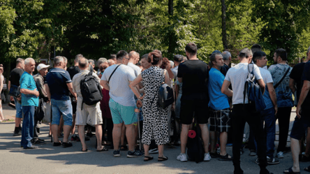 Бойова повістка вчителю: юрист пояснив, навіщо треба йти в ТЦК - 285x160