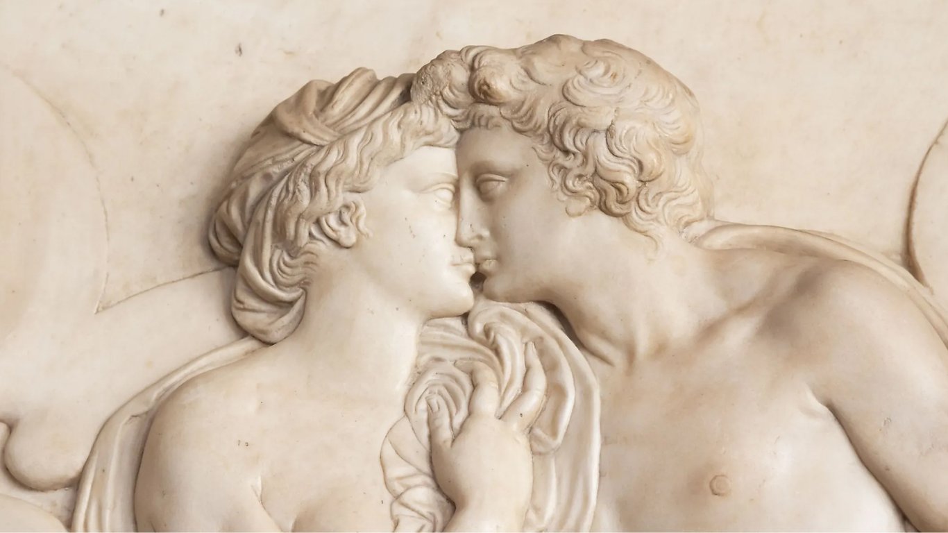 Что могли означать поцелуи в Древней Греции — ответ историков поразил