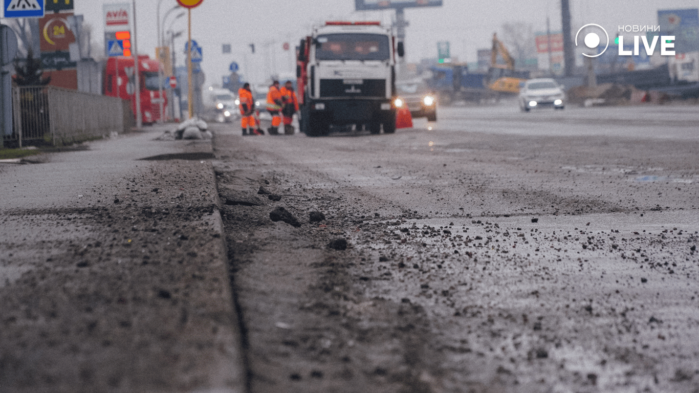 На Одещині ремонтують дороги — скільки грошей "закатають" в асфальт