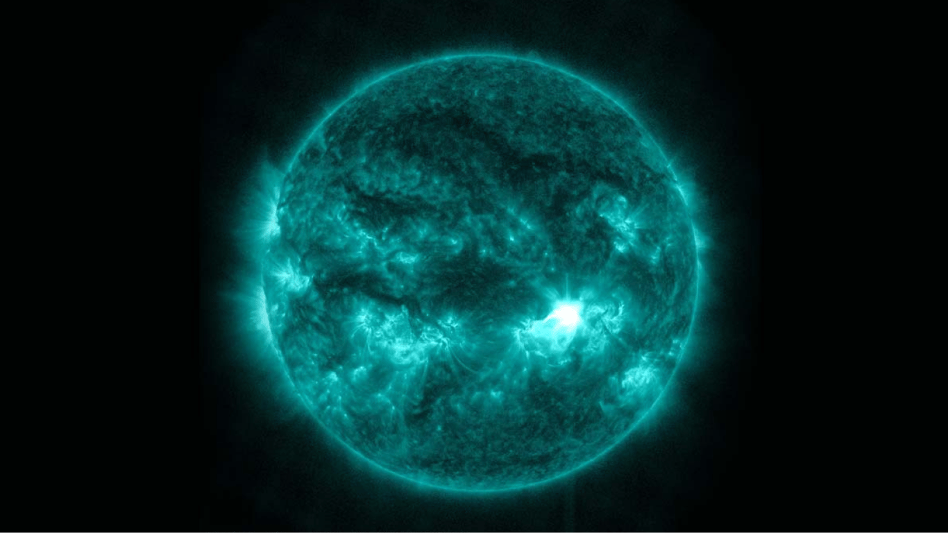 На Солнце произошла большая и длительная вспышка — как она повлияет на самочувствие украинцев