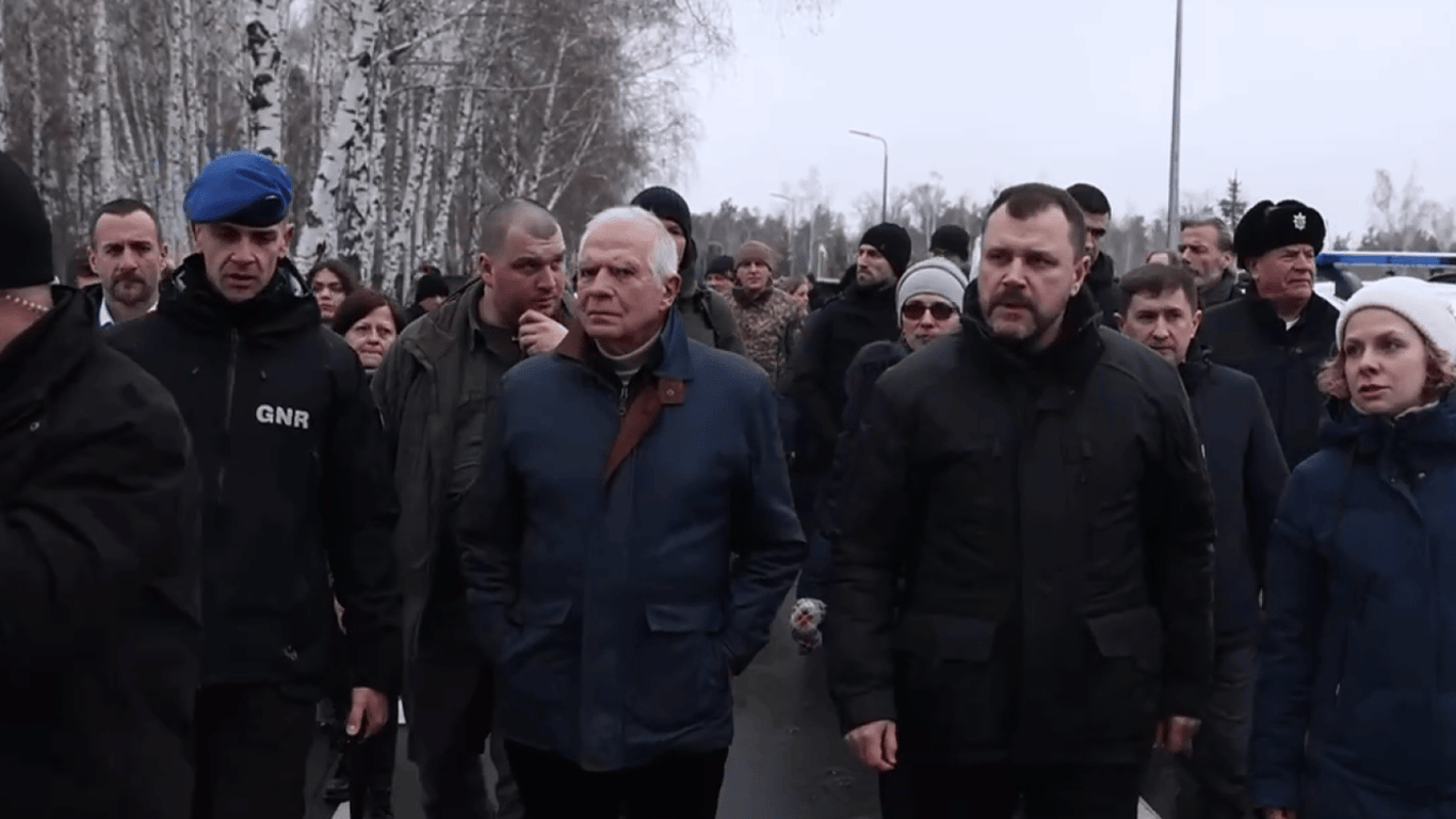 Жозеп Боррель посетил учебную базу МВД в Киеве — детали