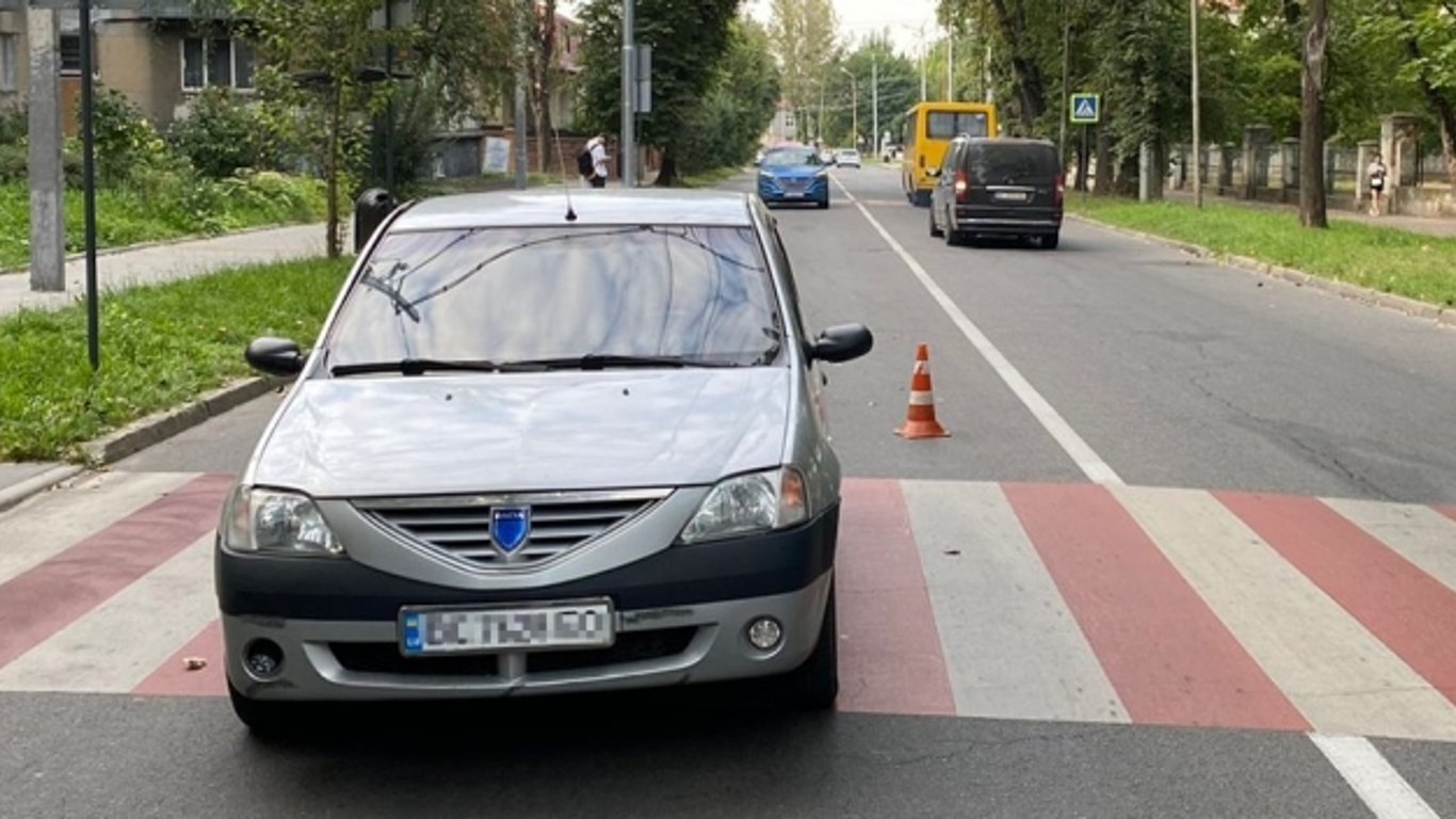 Во Львове водитель легковушки сбил пенсионерку на пешеходном переходе