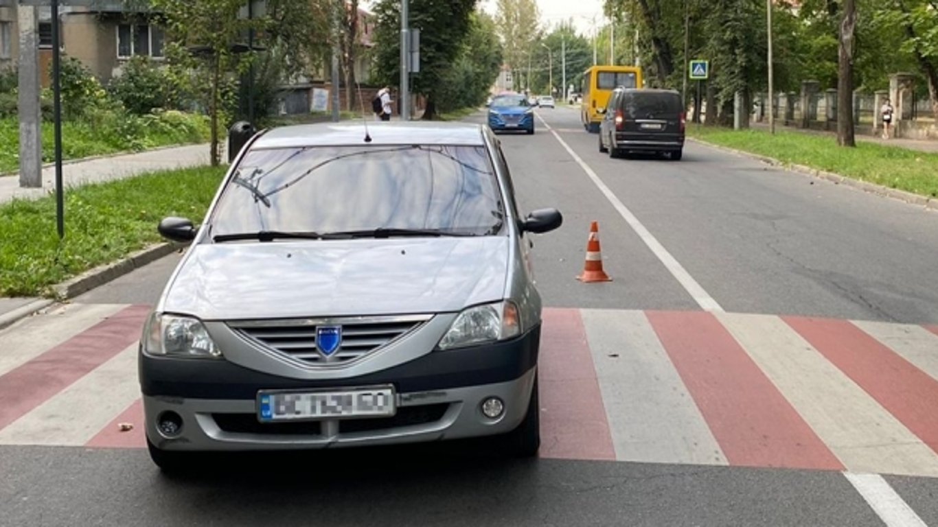 У Львові водій легковика збив пенсіонерку на пішохідному переході