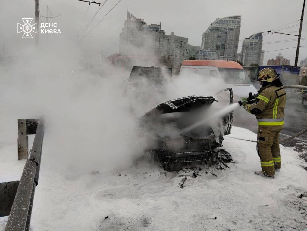 горить авто