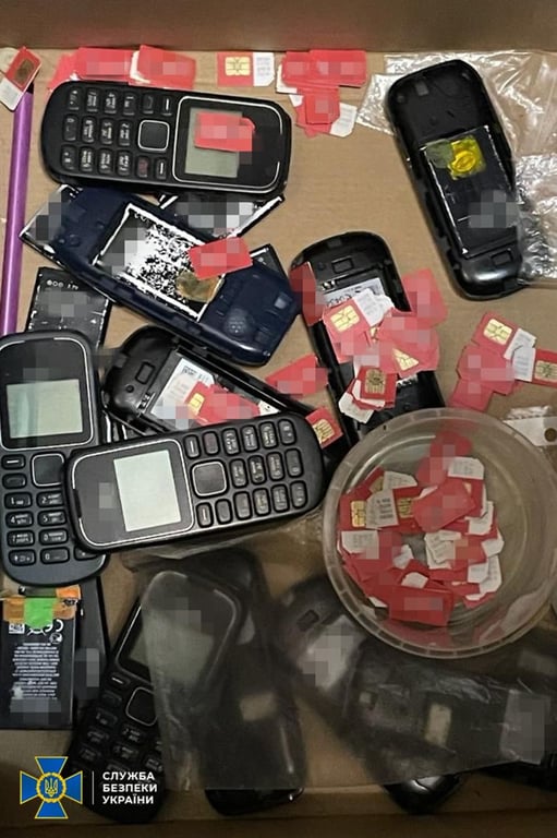 Вилучені телефони та сім-картки під час обшуків