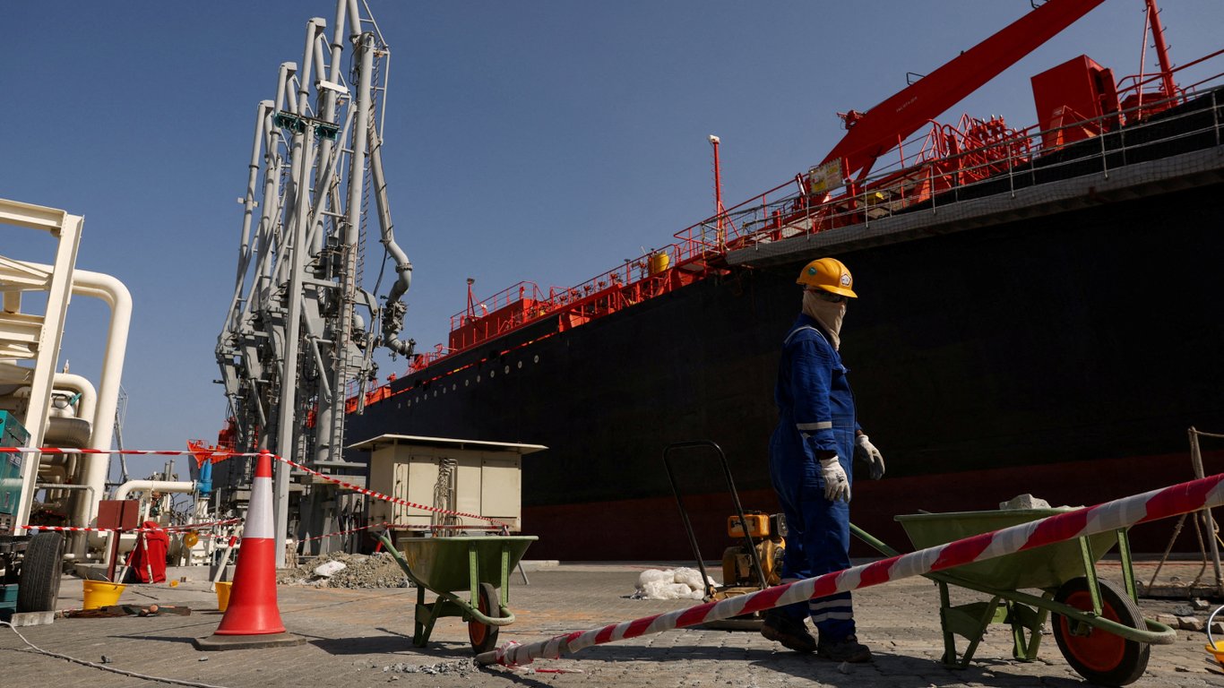 Послаблення санкцій: Лондон та США відкрили лазівку для нафти з РФ
