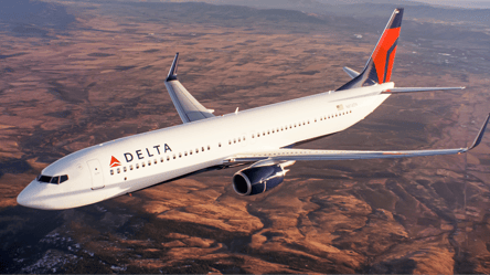 Авіакомпанія Delta Air Lines намагалася зняти з рейсу чоловіка через антиросійську футболку - 285x160