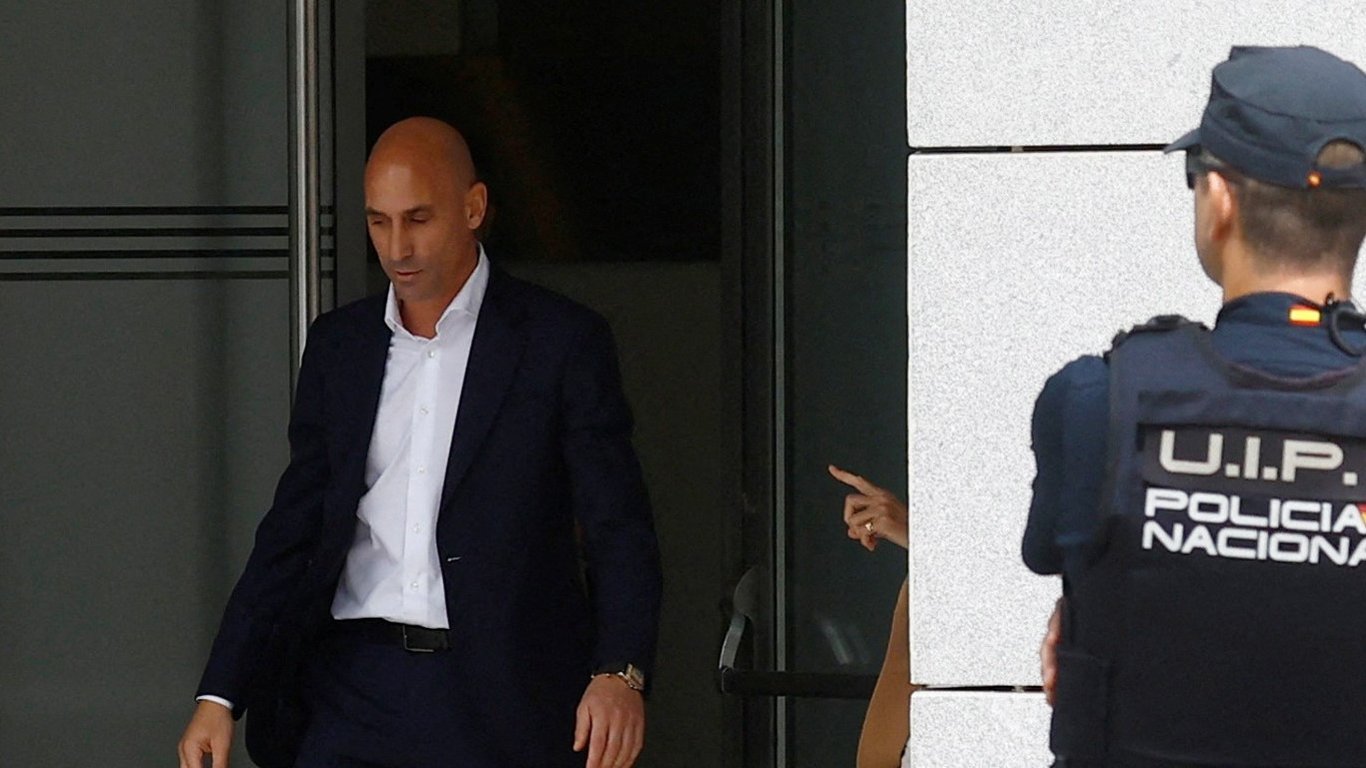 ФІФА на тривалий термін усунула "велелюбного" іспанця Рубіалеса