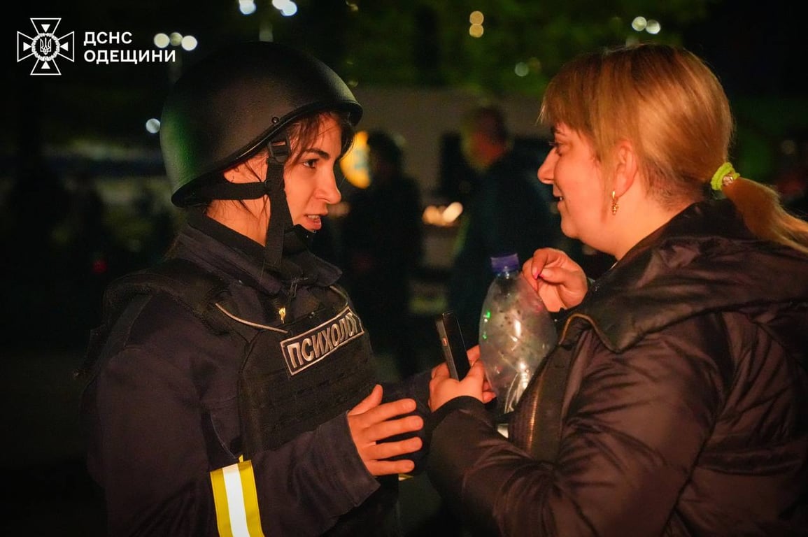 В Одессе ликвидировали пожар после обстрела — спасатели рассказали о последствиях атаки - фото 2