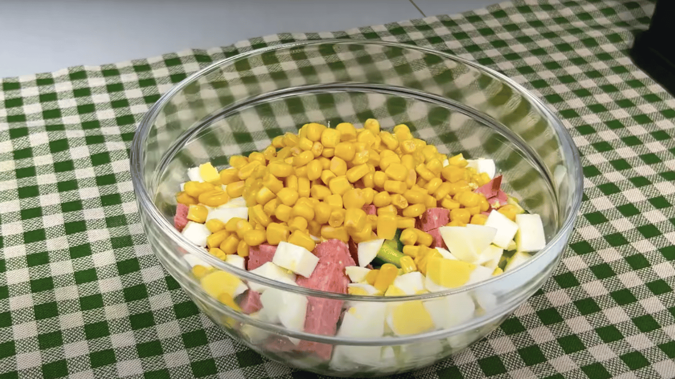 рецепт салату з ковбасою