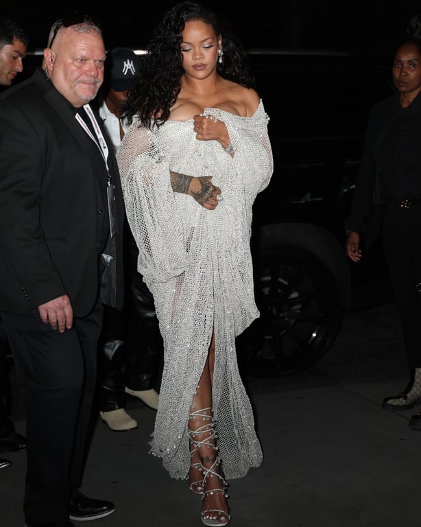 Рианна на показе мод. Фото: instagram/pagesix