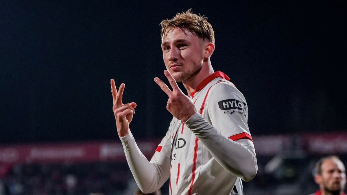 Владислав Ванат в матче за Жирону