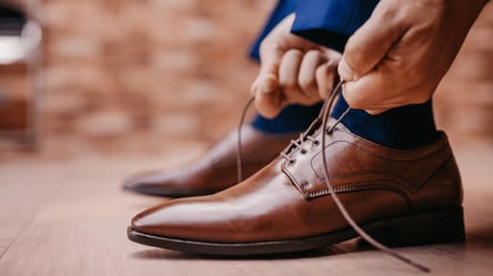 Зачем мастера по ремонту обуви советуют натирать кожаные туфли луковицей - 290x166