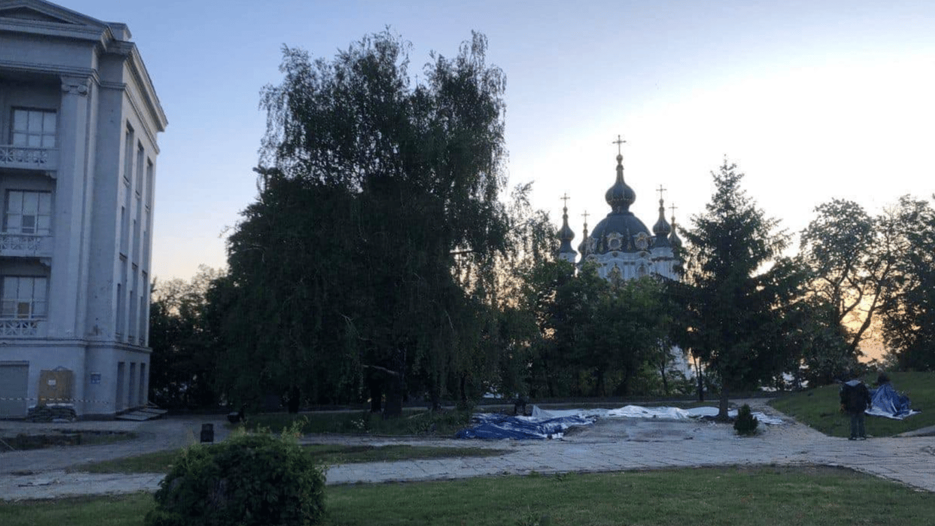 У Києві знесли храм-МАФ, який незаконно збудувала громада УПЦ (МП)