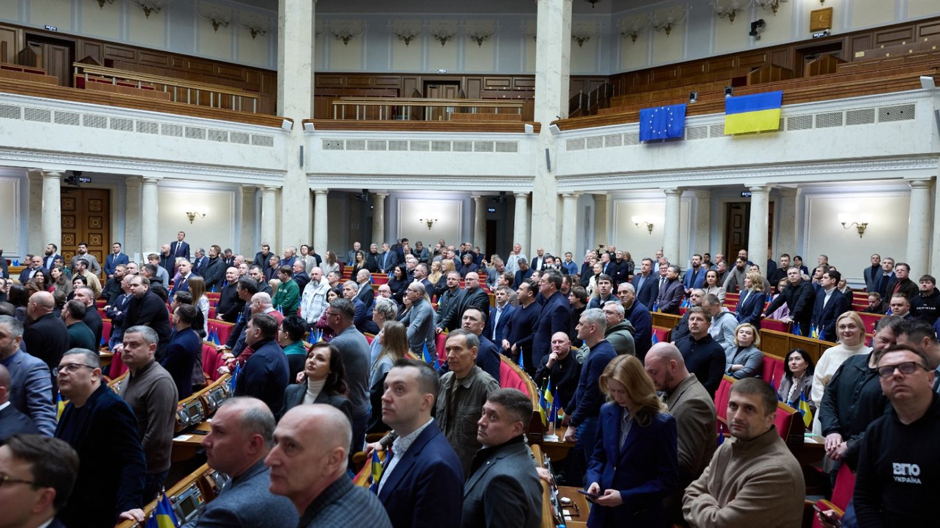 В Раде не повышают зарплаты военным: нардеп о причинах
