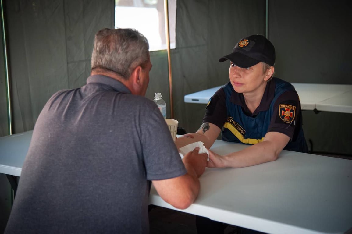 Розмова із психологом ДСНС. Фото: Одеська міська рада