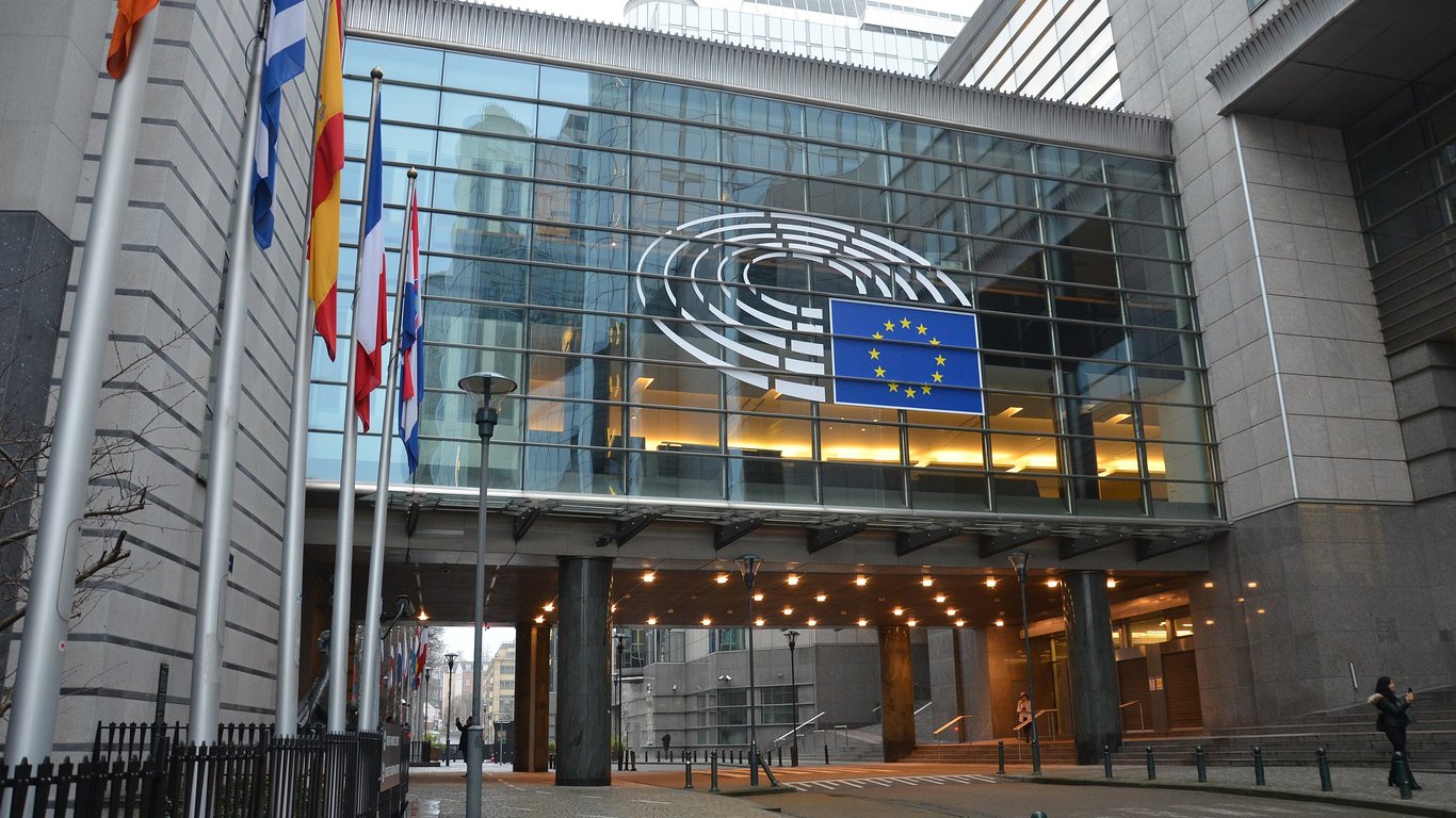 ЕС рассматривает новый финансовый инструмент для Украины, —  Politico