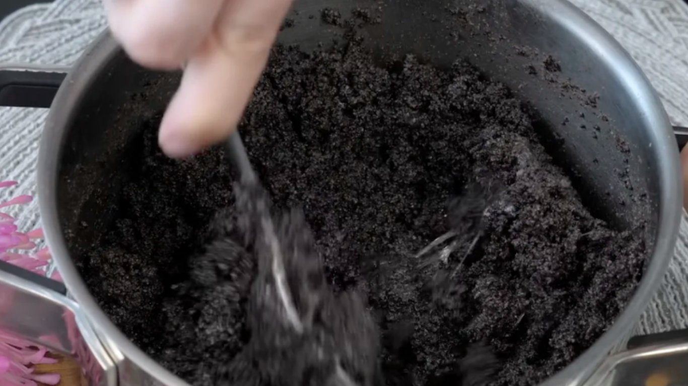 приготування дріжджового рулету з ніжною маковою начинкою