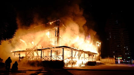 У російському Петербурзі спалахнула масштабна пожежа — що горить - 285x160