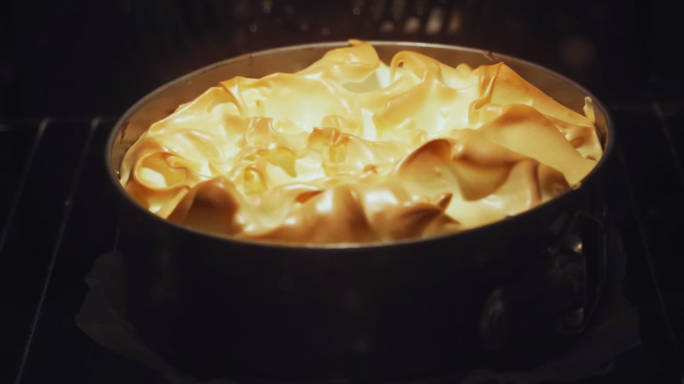 Easy dessert recipe with berries and meringue — elegant yet simple