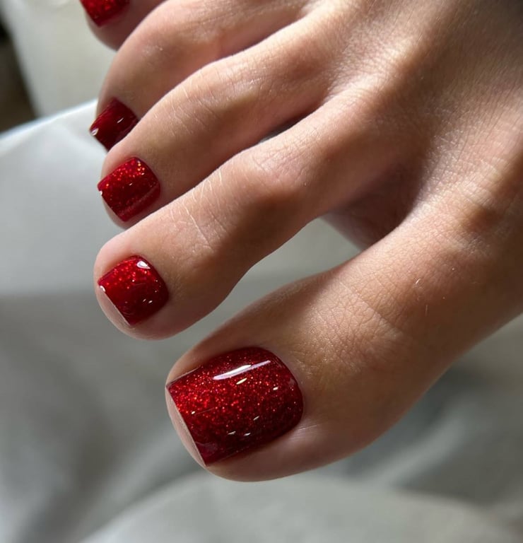 Яскравий варіант педикюру, що люблять сміливі жінки