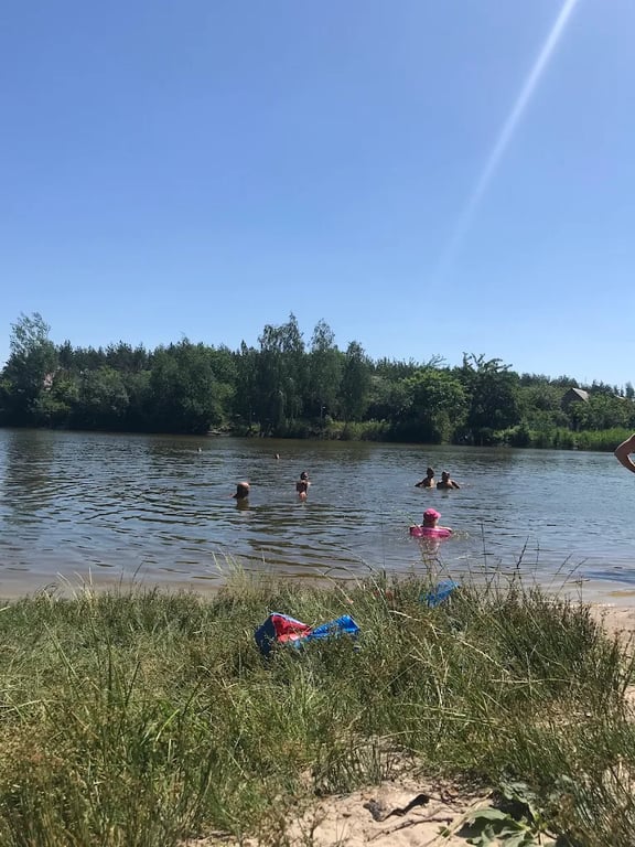 Чорне озеро за 20 хвилин їзди від Києва — як дістатись - фото 1