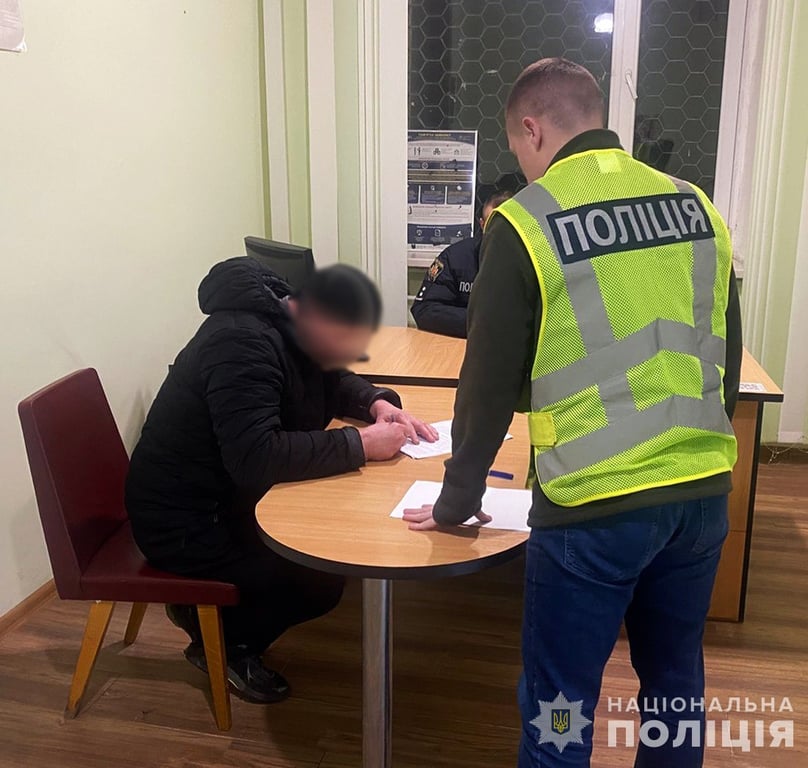 Працівник моргу зрізав каблучку з руки загиблого військового