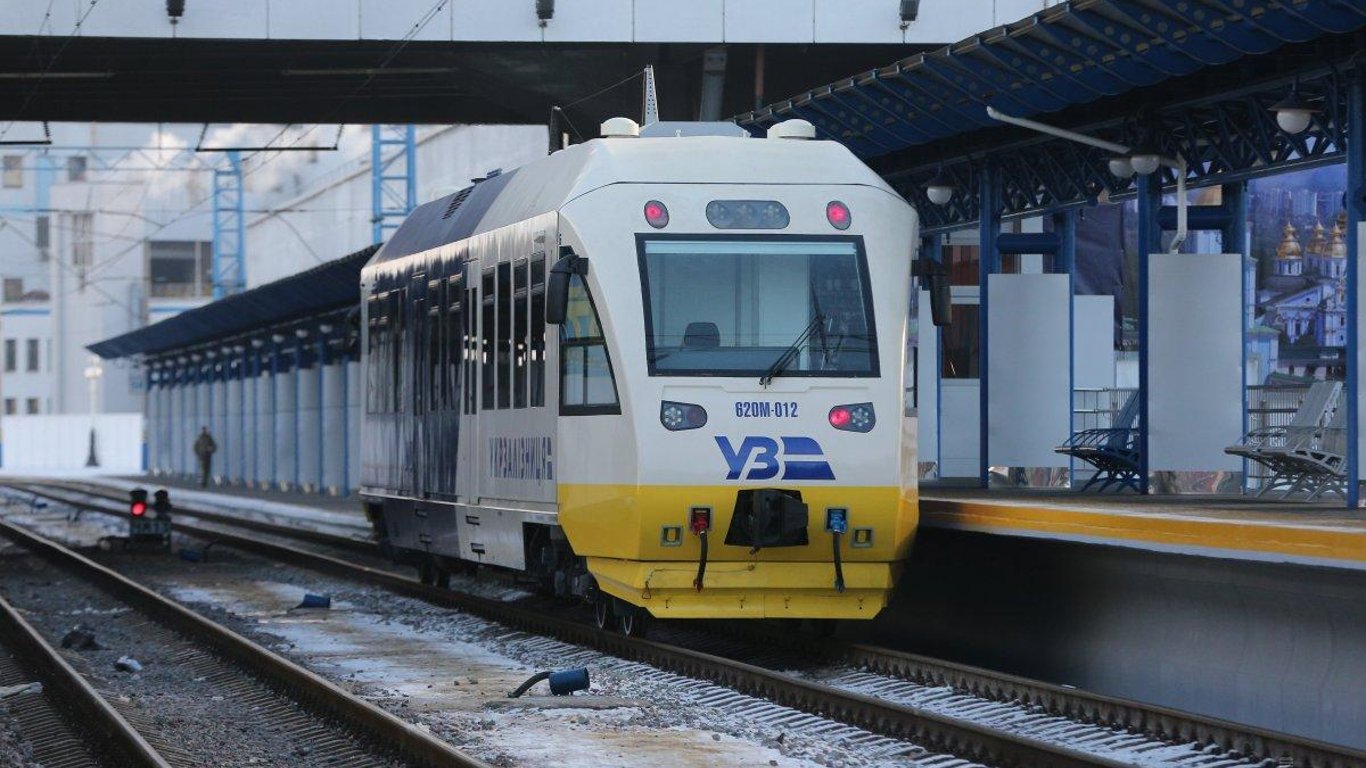 Кияни просять запустити бориспільський експрес до станції метро Почайна