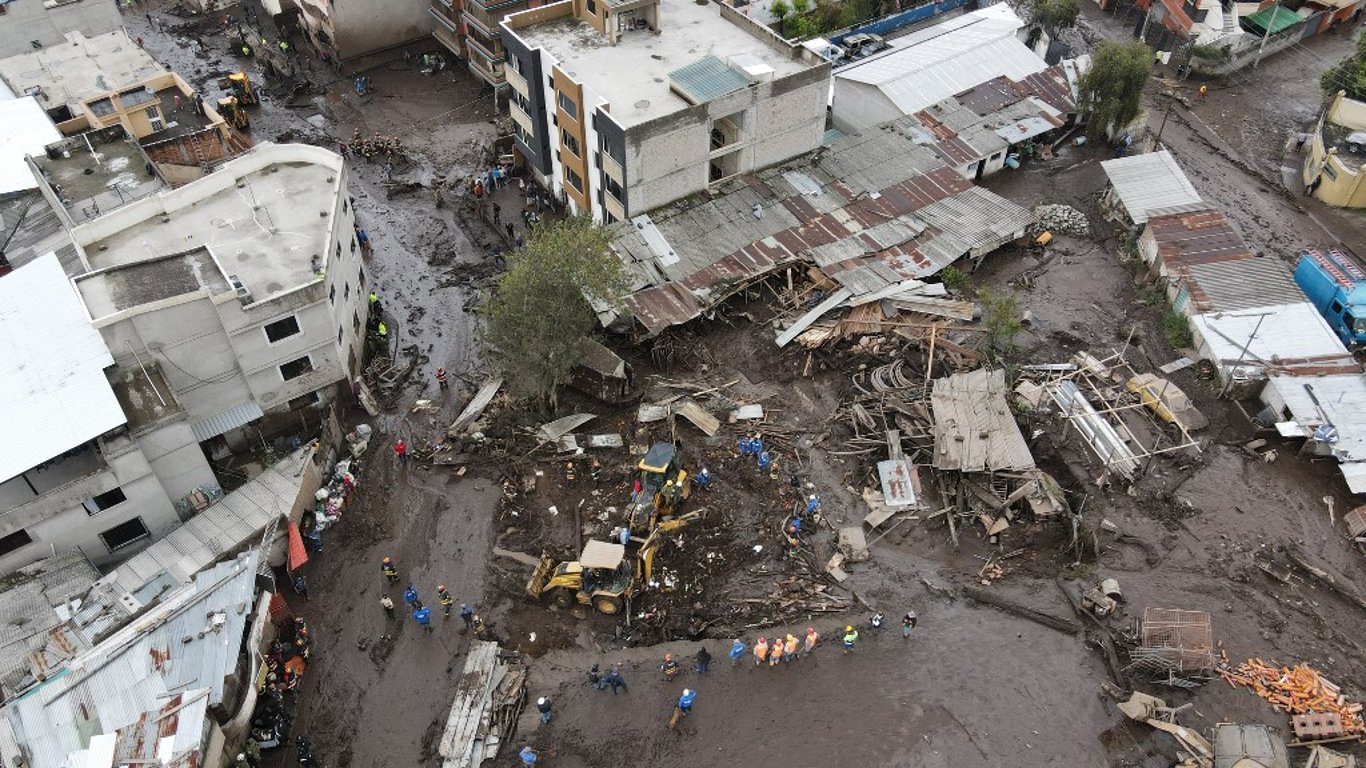 Наводнение в Эквадоре - в Кито произошел оползень, десятки погибших и пострадавших