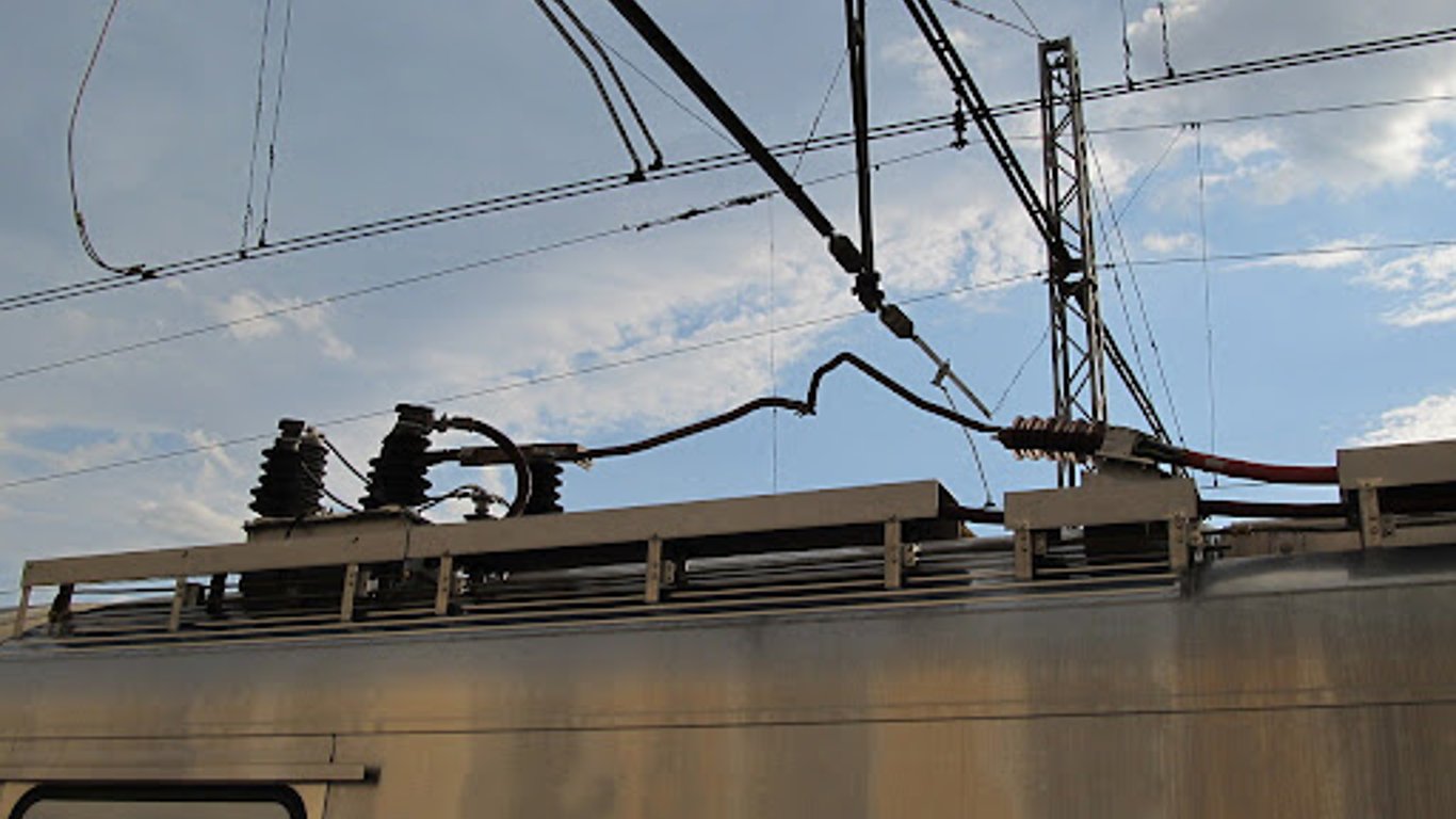 В Харьков доставили девочку, пострадавшую от удара током на крыше вагона поезда