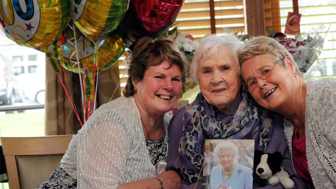 107-річна жінка розкрила секрет довголіття - фото