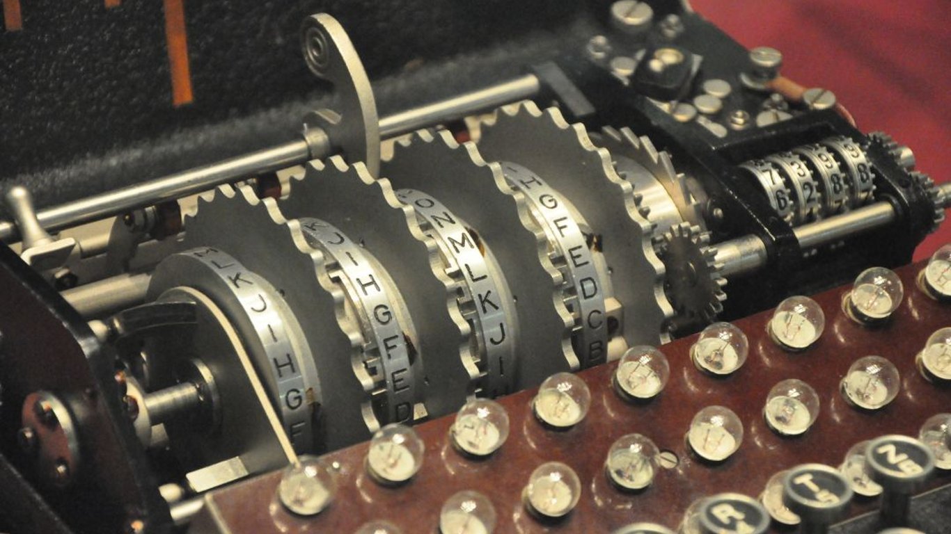 В Украине у торговцев оружием изъяли шифровальную машинку "Энигма"