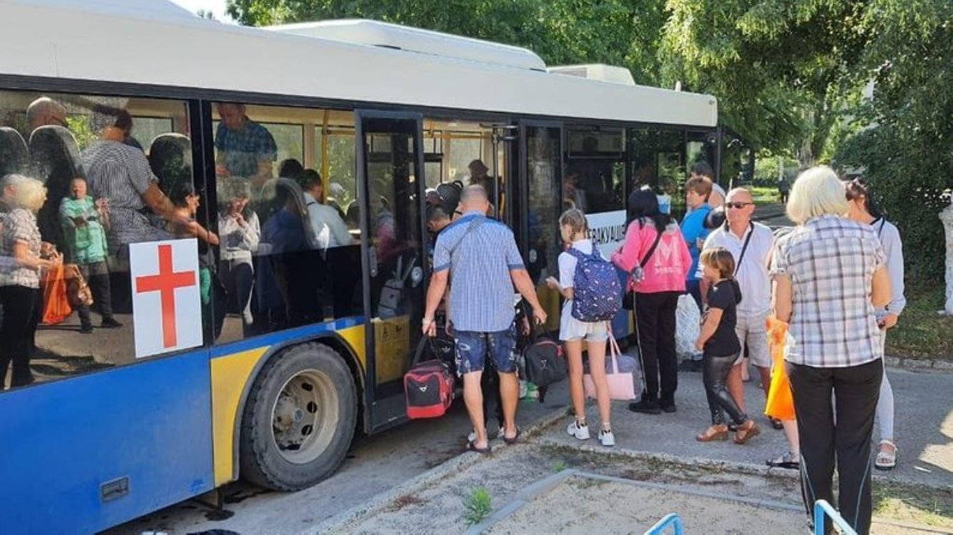 Эвакуация из Донбасса - сколько людей планируют вывезти
