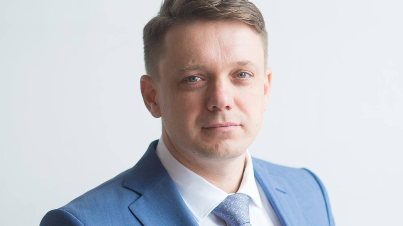 Нападение на журналистов в "Укрэксимбанке" - Евгений Мецгер покидает должность на время расследования