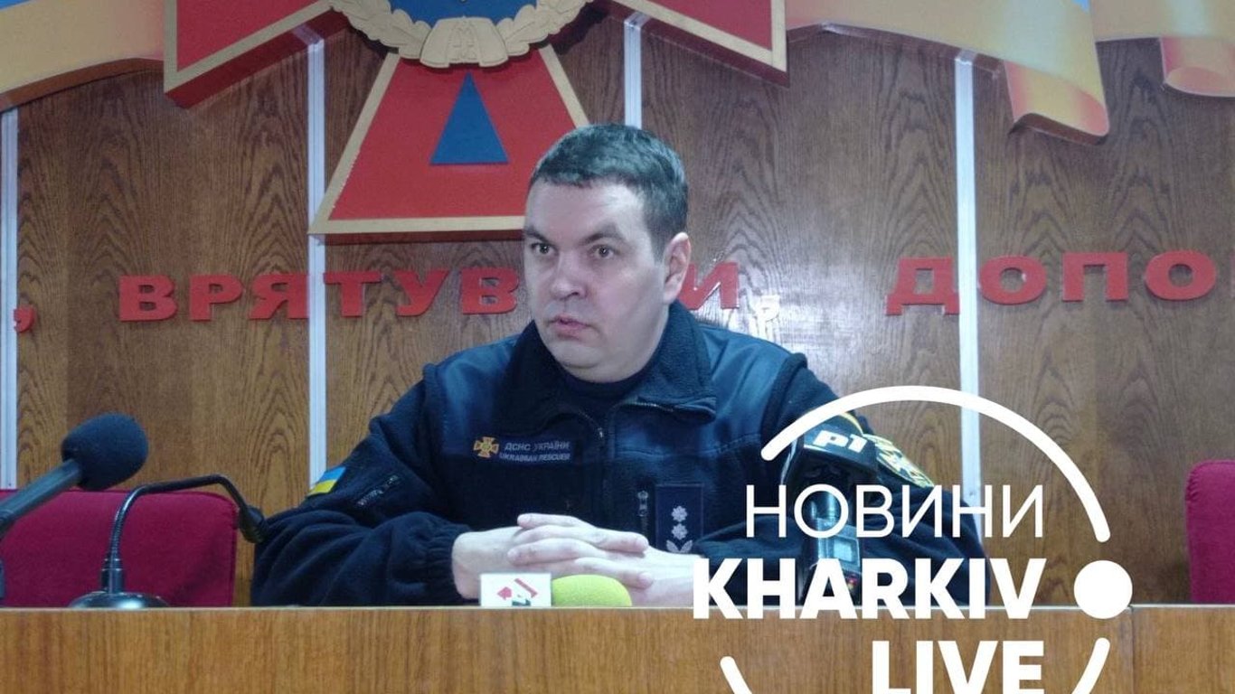 На дорогах Харківщини рятувальники витягують автомобілі з бруду та заметів