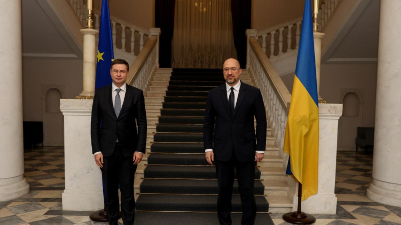 Еврокомиссия утвердит решение о 1,2 млрд евро макрофину для Украины - дата