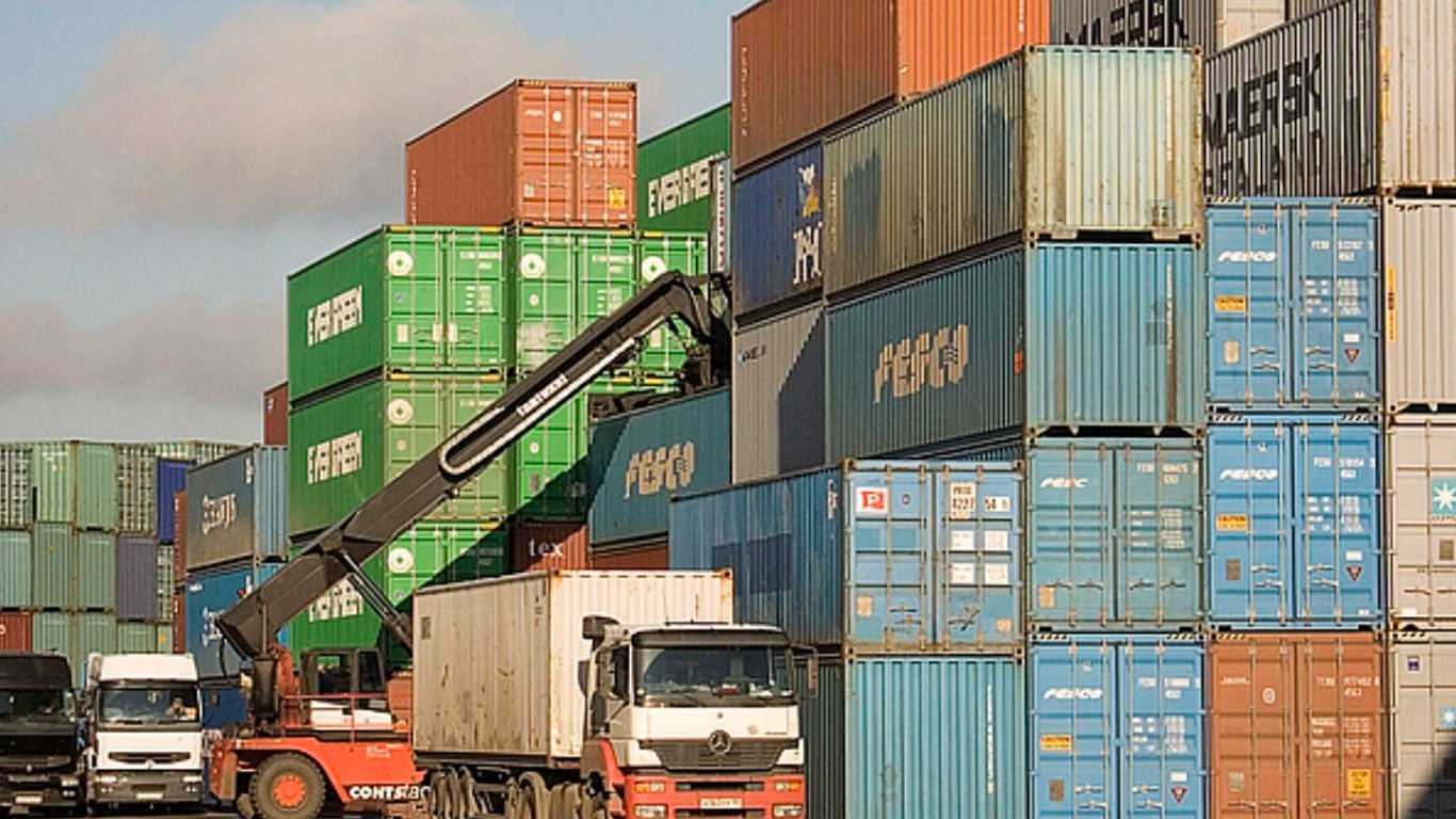 Найбільший європейський порт припиняє контейнерні перевезення до росії та з неї