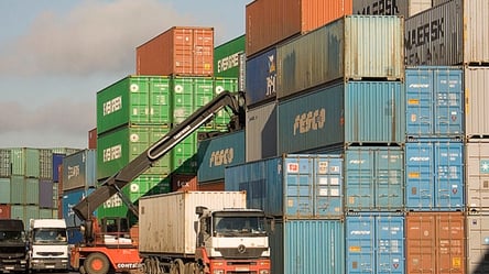 Найбільший європейський порт припиняє контейнерні перевезення до росії та з неї - 285x160
